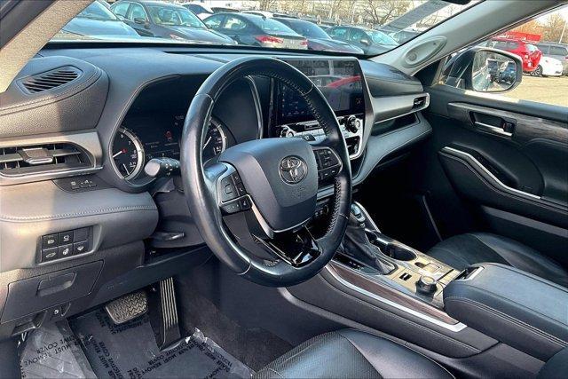 used 2020 Toyota Highlander car, priced at $27,995