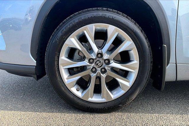 used 2020 Toyota Highlander car, priced at $27,995