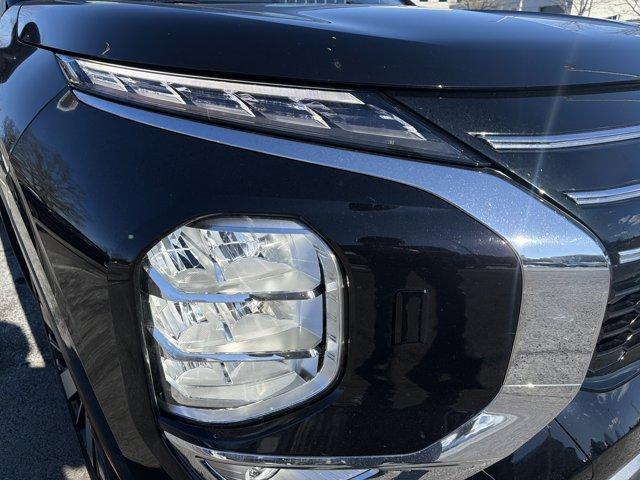 used 2025 Mitsubishi Outlander car, priced at $26,250