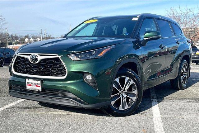 used 2025 Toyota Highlander car, priced at $42,995