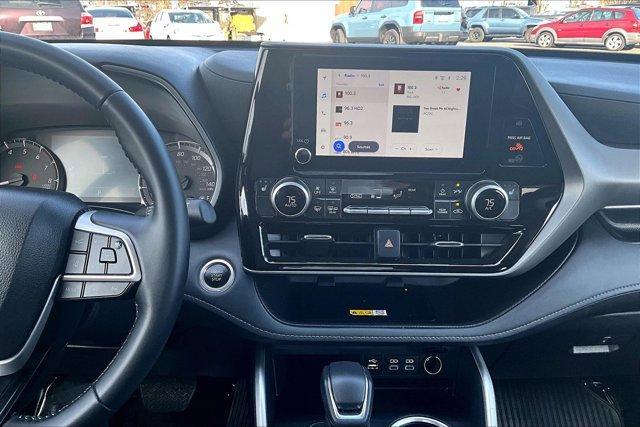 used 2025 Toyota Highlander car, priced at $42,995