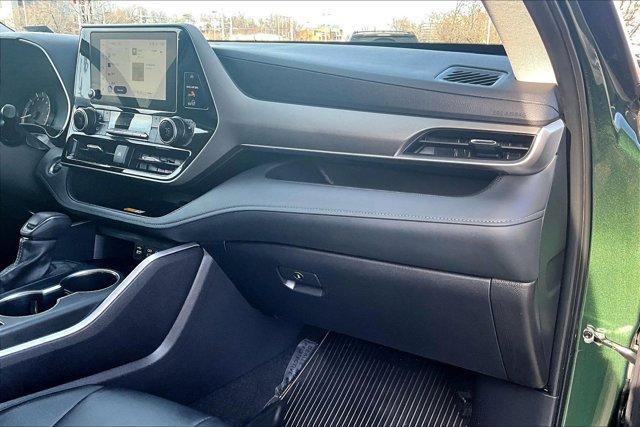 used 2025 Toyota Highlander car, priced at $42,995