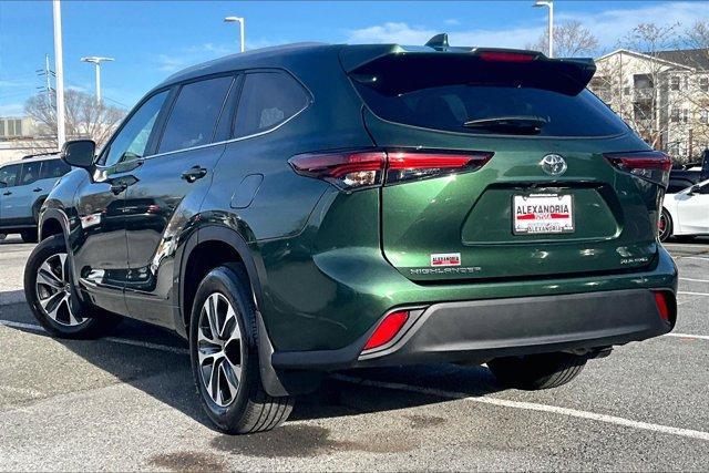 used 2025 Toyota Highlander car, priced at $42,995
