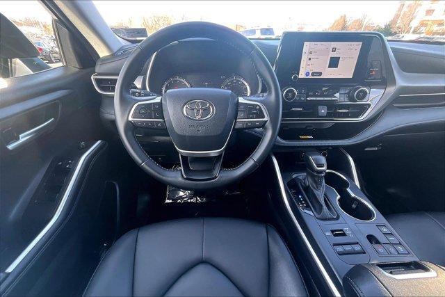 used 2025 Toyota Highlander car, priced at $42,995