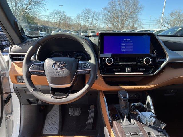 new 2026 Toyota Highlander Hybrid car
