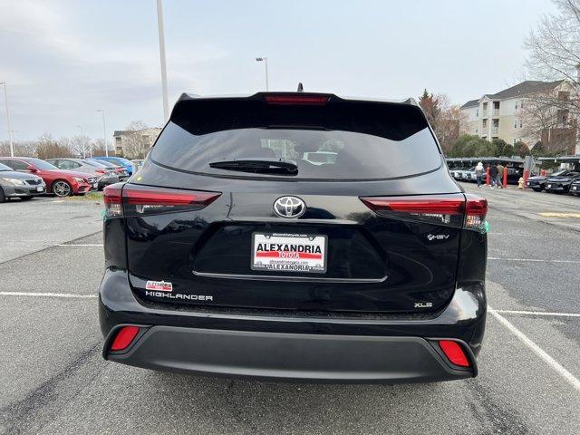 new 2026 Toyota Highlander Hybrid car