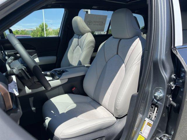 new 2026 Toyota Grand Highlander Hybrid car