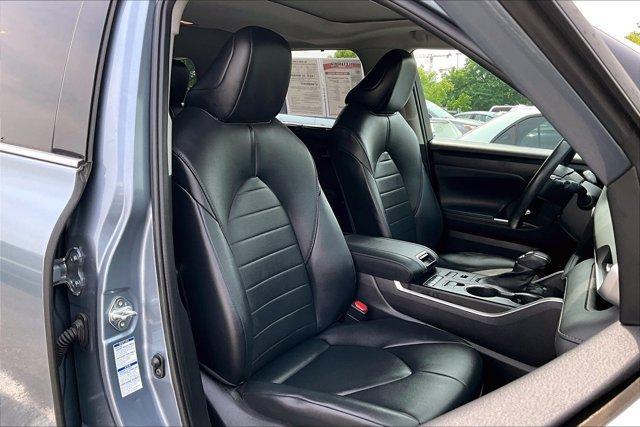 used 2021 Toyota Highlander car, priced at $29,995