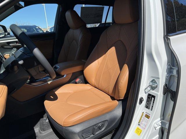 new 2026 Toyota Highlander Hybrid car, priced at $58,442