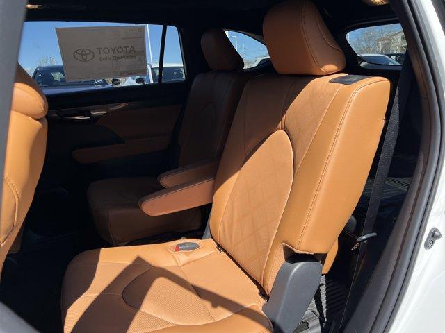 new 2026 Toyota Highlander Hybrid car, priced at $58,442