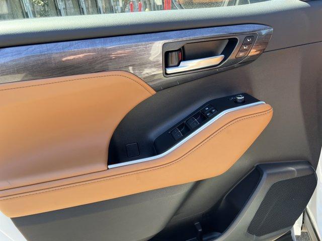 new 2026 Toyota Highlander Hybrid car, priced at $58,442