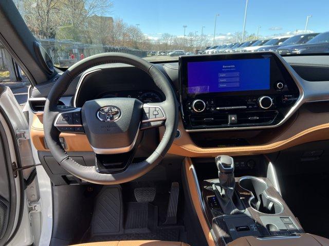 new 2026 Toyota Highlander Hybrid car, priced at $58,442