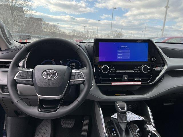 new 2026 Toyota Highlander Hybrid car