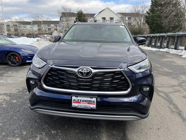 new 2026 Toyota Highlander Hybrid car