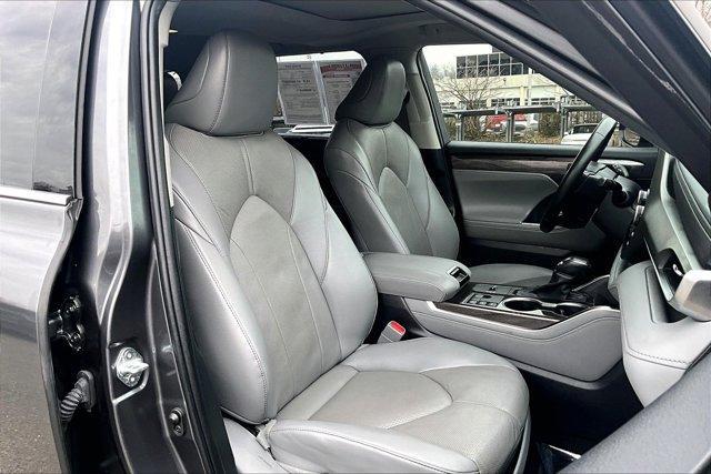 used 2023 Toyota Highlander Hybrid car, priced at $39,995