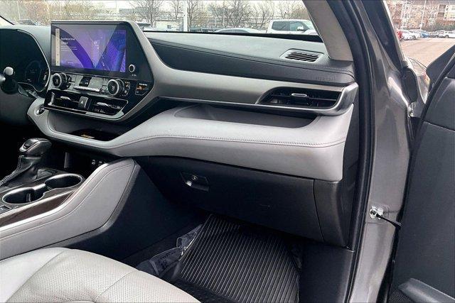 used 2023 Toyota Highlander Hybrid car, priced at $39,995