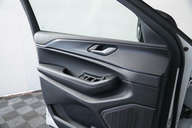 new 2025 Jeep Grand Cherokee L car, priced at $42,204