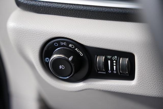 used 2023 Chrysler Pacifica Hybrid car, priced at $27,997