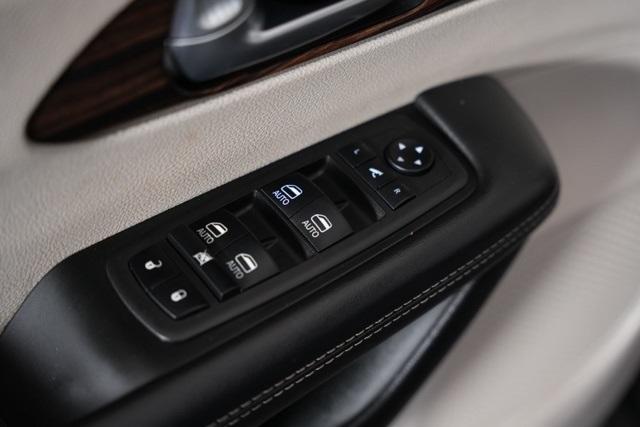 used 2023 Chrysler Pacifica Hybrid car, priced at $27,997