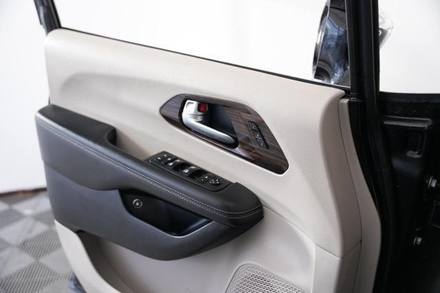 used 2023 Chrysler Pacifica Hybrid car, priced at $27,997