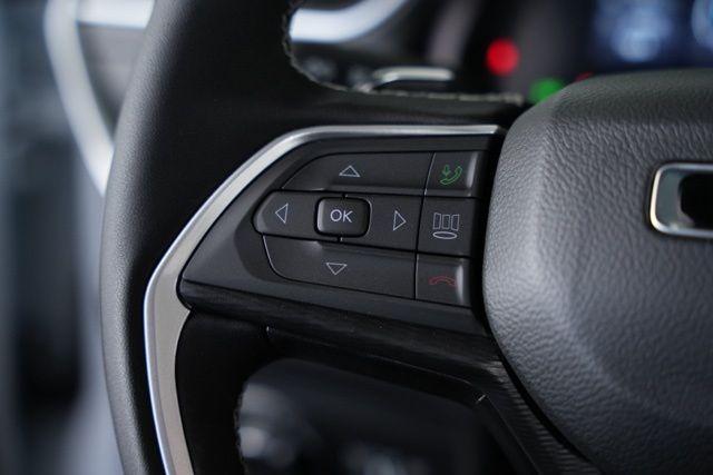 new 2025 Jeep Grand Cherokee car, priced at $40,958