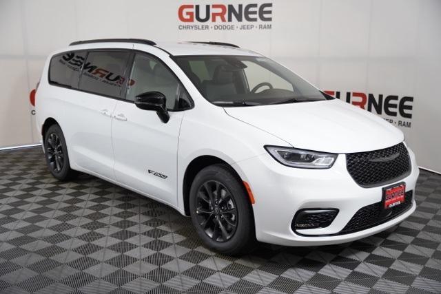 new 2025 Chrysler Pacifica car, priced at $39,092