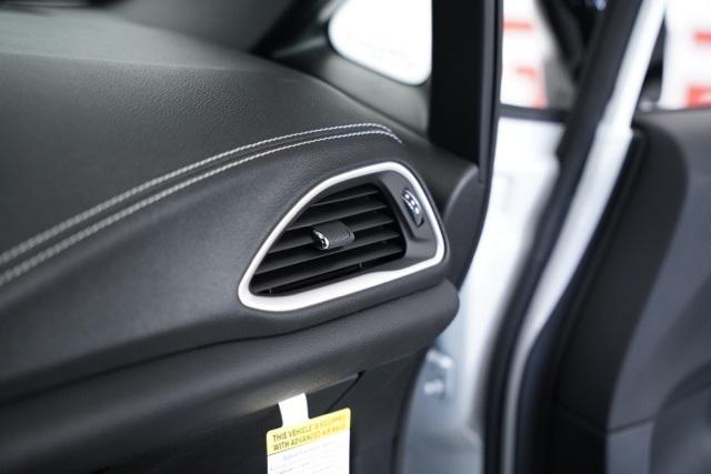 new 2025 Chrysler Pacifica car, priced at $39,092