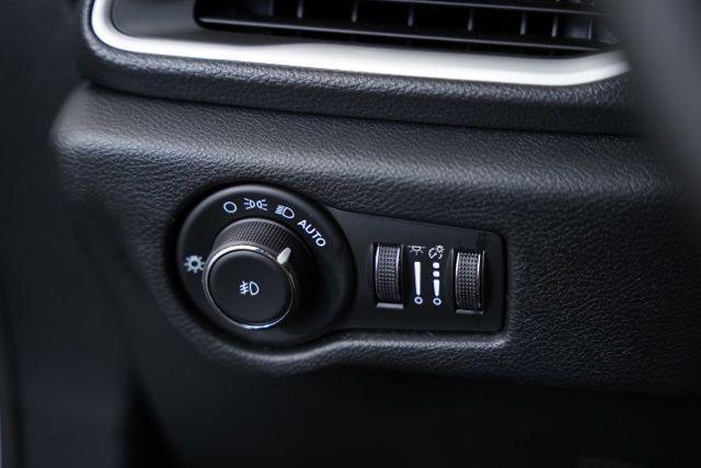 new 2025 Chrysler Pacifica car, priced at $39,842