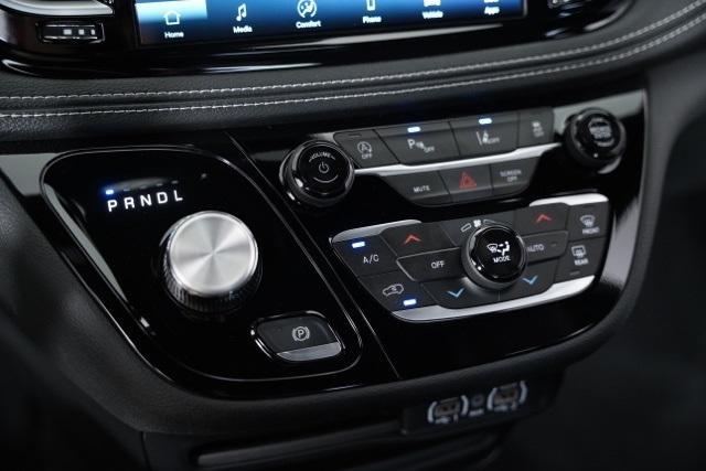 new 2025 Chrysler Pacifica car, priced at $39,092