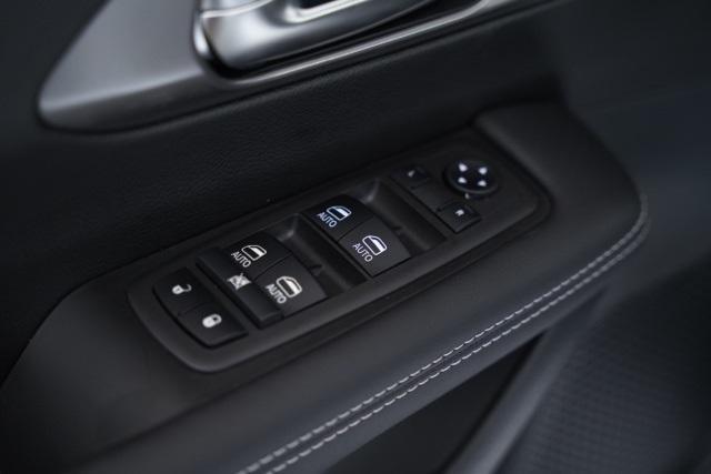 new 2025 Chrysler Pacifica car, priced at $39,092