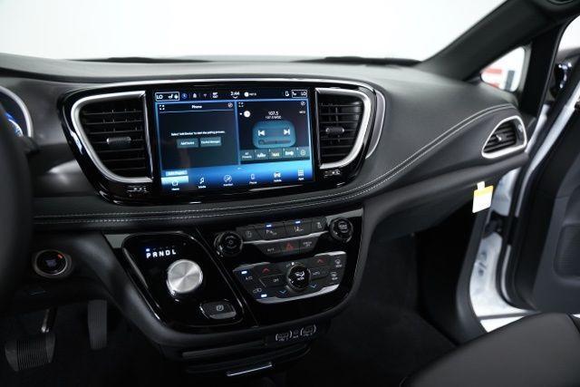 new 2025 Chrysler Pacifica car, priced at $39,842