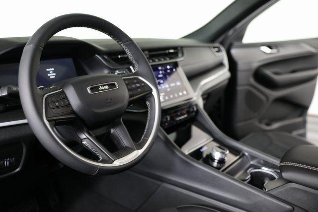 new 2025 Jeep Grand Cherokee car, priced at $41,304