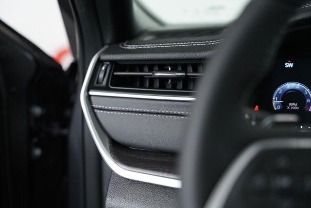 new 2025 Jeep Grand Cherokee car, priced at $42,020