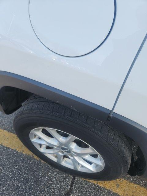 used 2015 Jeep Cherokee car, priced at $8,500