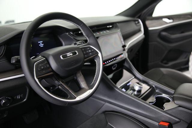 new 2026 Jeep Grand Cherokee car, priced at $44,075
