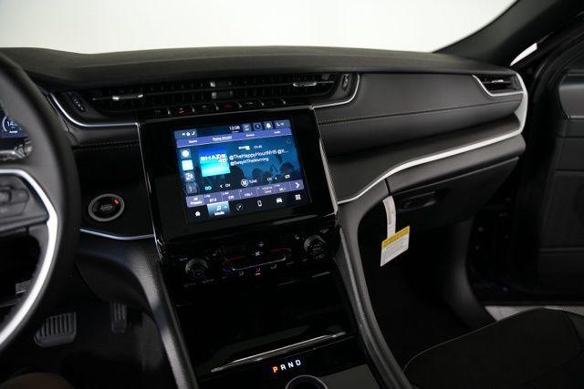 new 2025 Jeep Grand Cherokee car, priced at $40,954