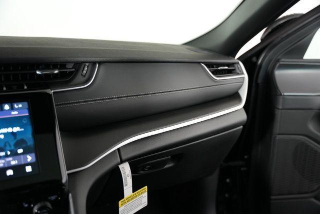 new 2025 Jeep Grand Cherokee car, priced at $40,954