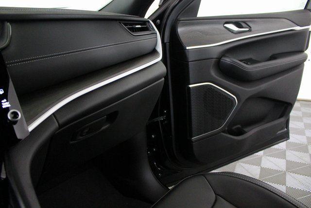 new 2026 Jeep Grand Cherokee car, priced at $45,041