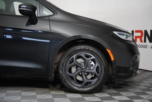 used 2023 Chrysler Pacifica Hybrid car, priced at $29,999