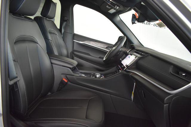 new 2026 Jeep Grand Cherokee car, priced at $43,633