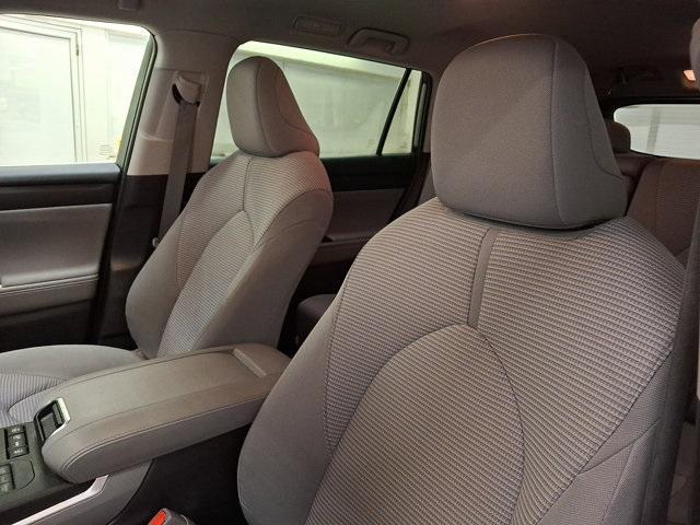 used 2022 Toyota Highlander car, priced at $32,000