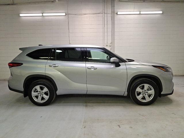 used 2022 Toyota Highlander car, priced at $32,000