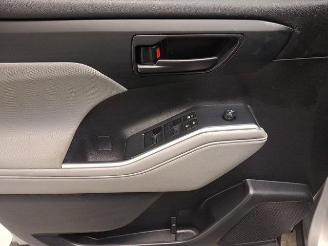 used 2022 Toyota Highlander car, priced at $32,000