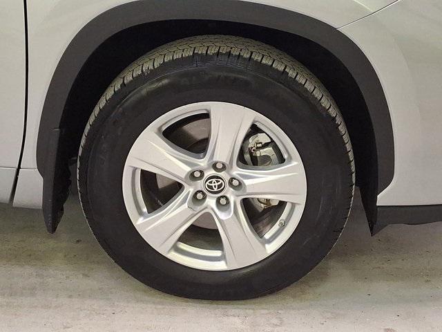 used 2022 Toyota Highlander car, priced at $32,000