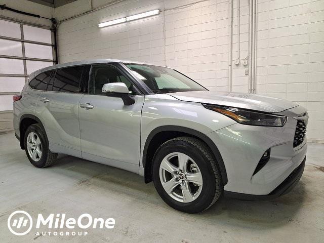 used 2022 Toyota Highlander car, priced at $32,000