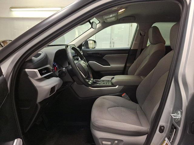 used 2022 Toyota Highlander car, priced at $32,000