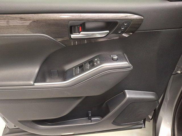 used 2025 Toyota Highlander Hybrid car, priced at $52,700