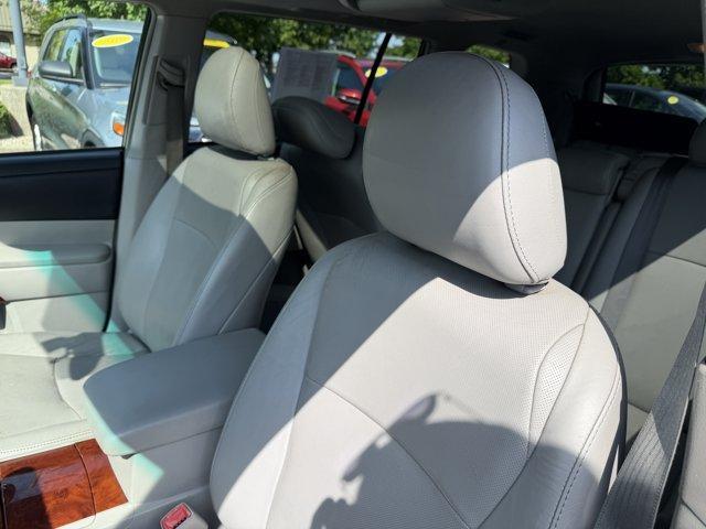 used 2013 Toyota Highlander car, priced at $11,499