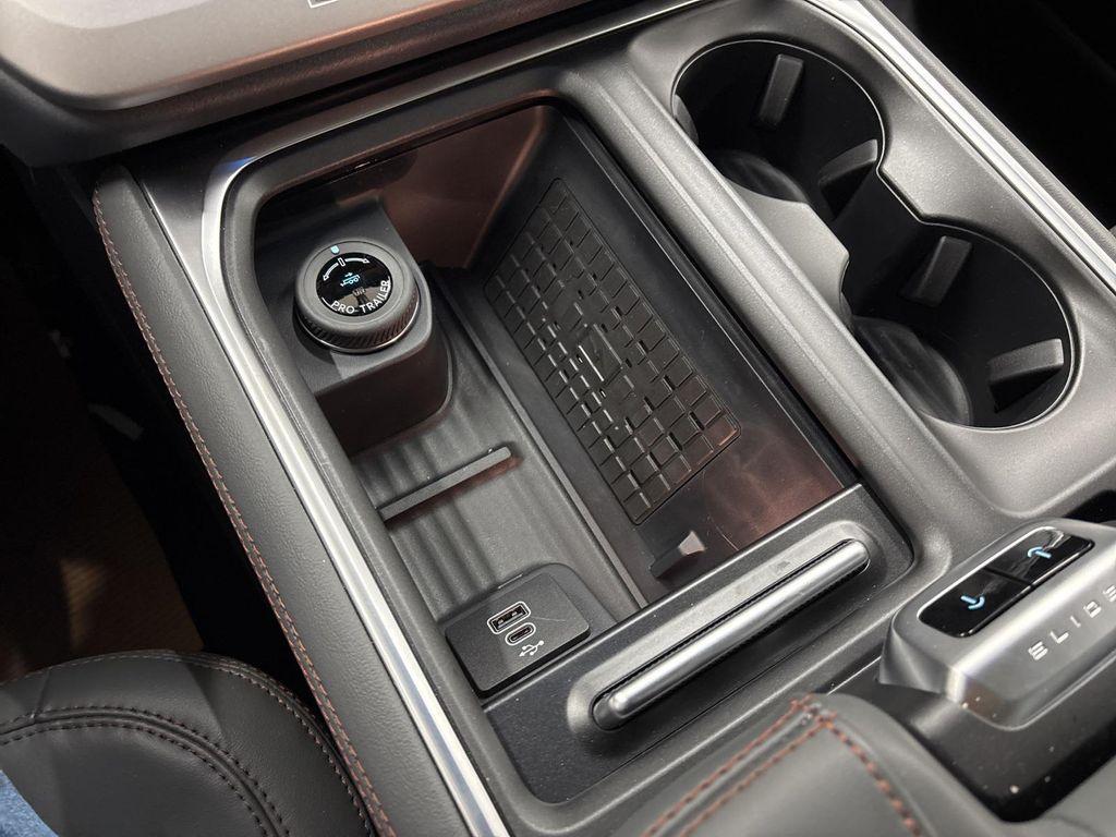 new 2025 Ford Expedition car, priced at $70,788