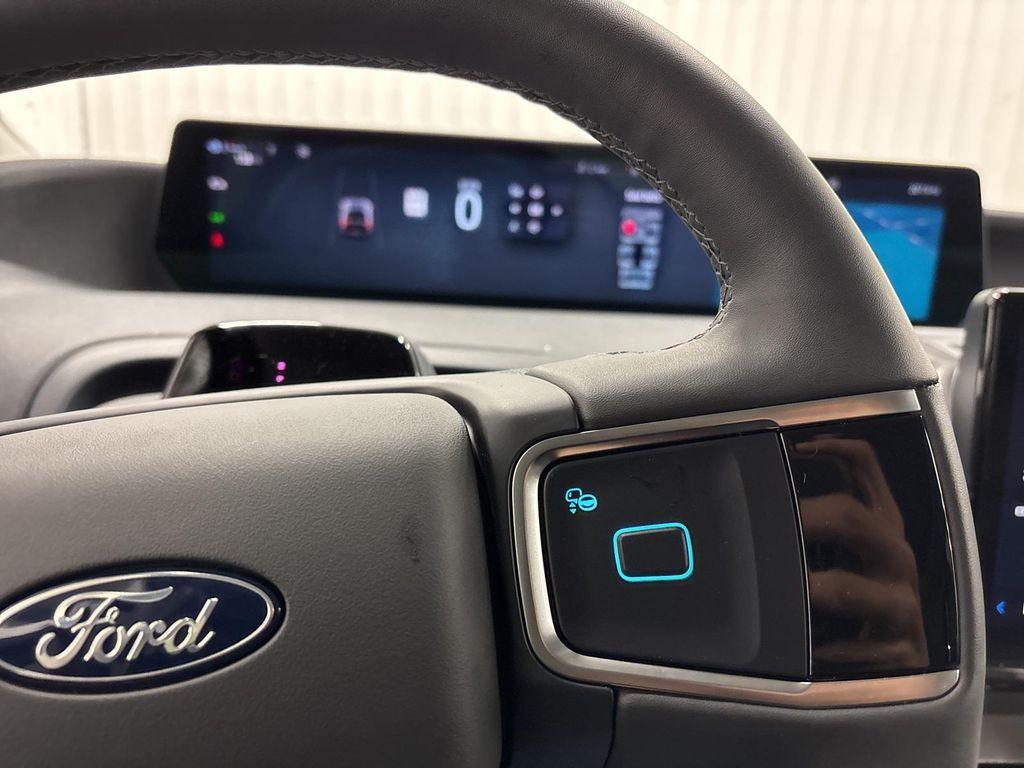 new 2025 Ford Expedition car, priced at $70,788